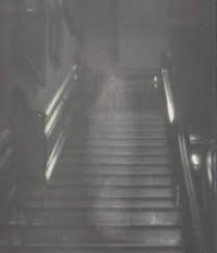 Призрак в коридоре